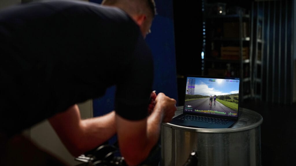 Triathlete trains on ROUVY